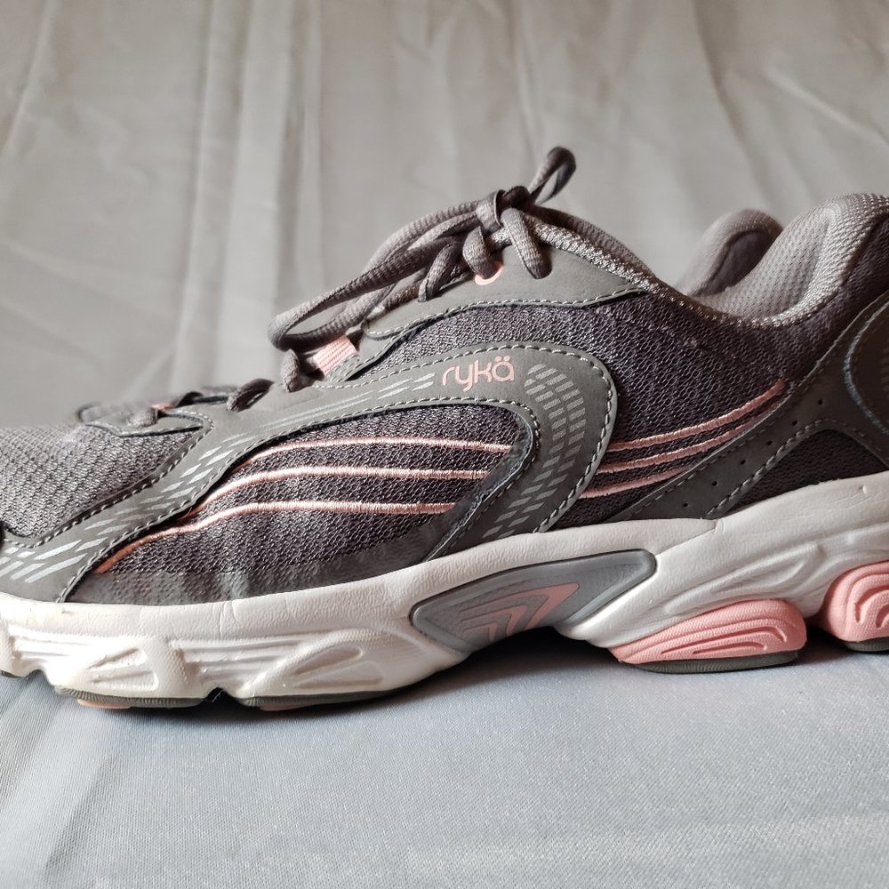 Womens Like New Ryka Ultimate Athletic Shoes Size 9W